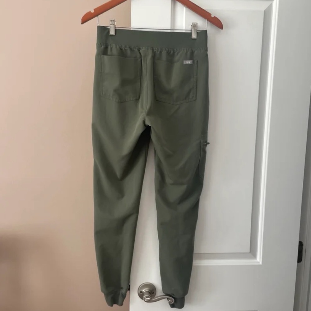 Woman’s figs Zamora jogger scrub pants size xs